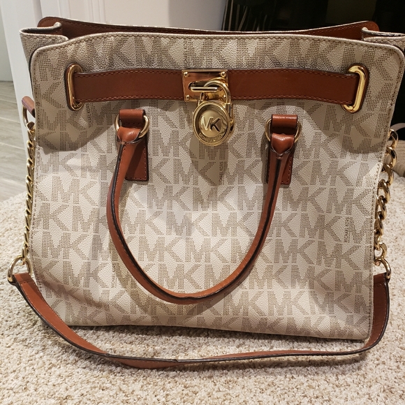 Michael Kors purse - Picture 1 of 3